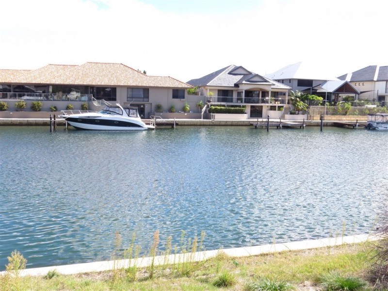 37 Leisure Way, Halls Head WA 6210