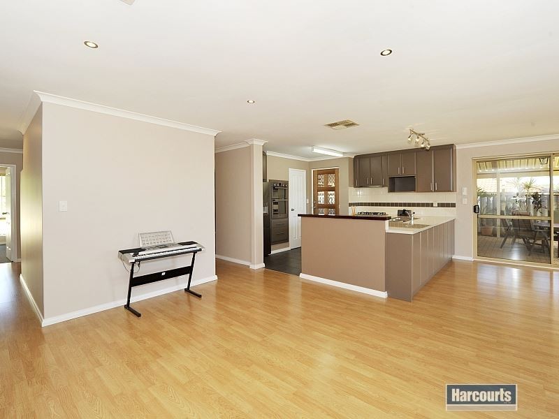 15 Berrigan Row, Halls Head WA 6210