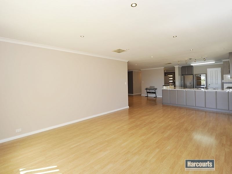 15 Berrigan Row, Halls Head WA 6210