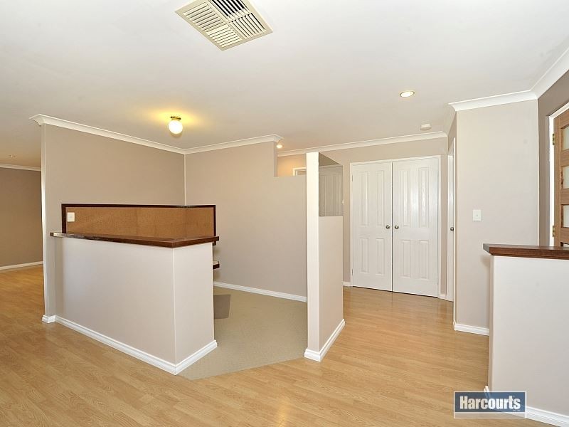 15 Berrigan Row, Halls Head WA 6210