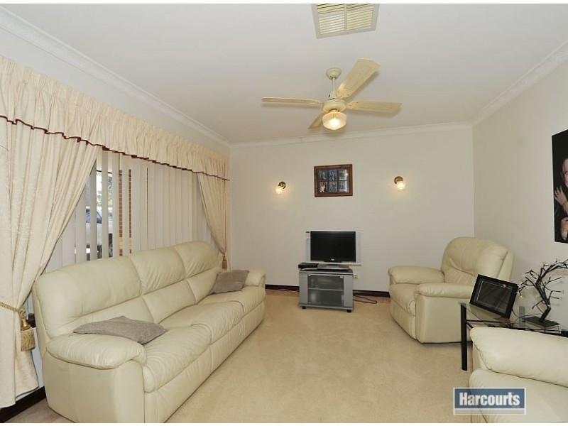 6 Kingscote Place, Greenfields WA 6210