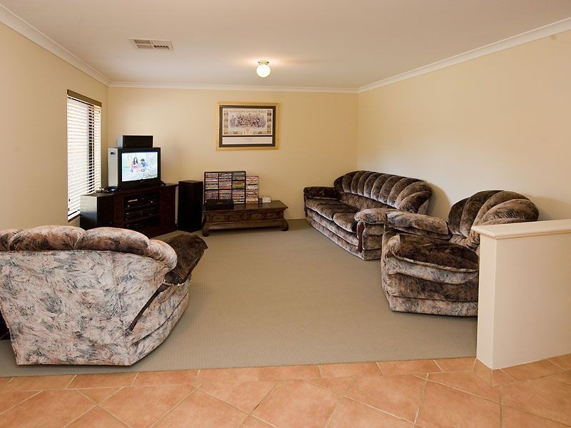 77 Greenwood Way, Barragup WA 6209