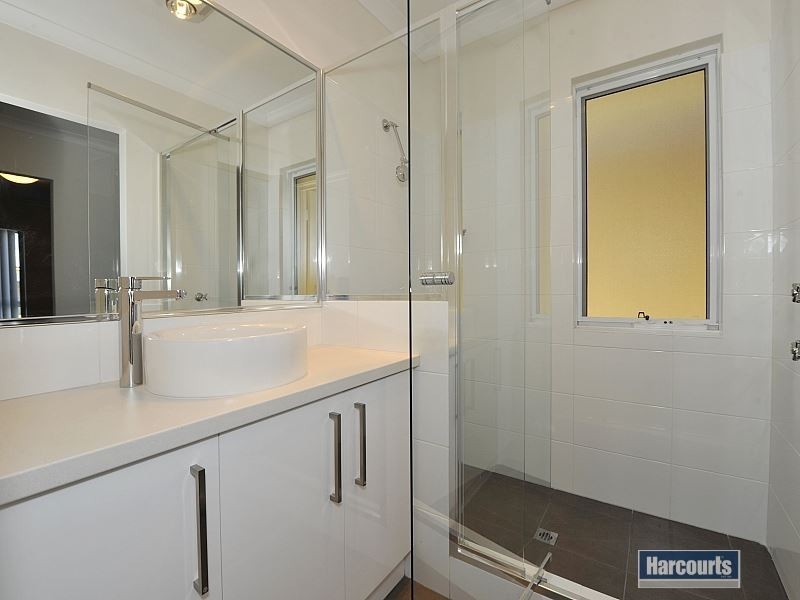 4 Vaucluse Way, Coodanup WA 6210