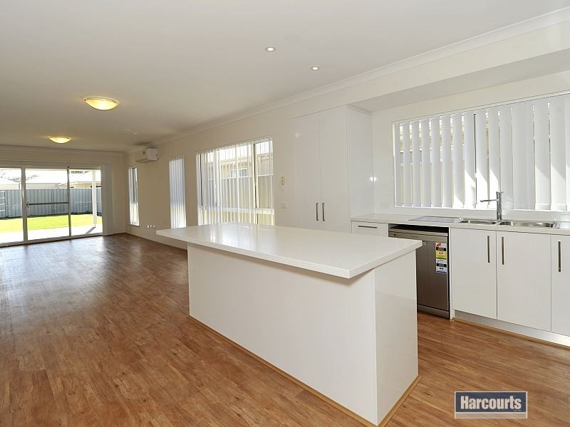 4 Vaucluse Way, Coodanup WA 6210