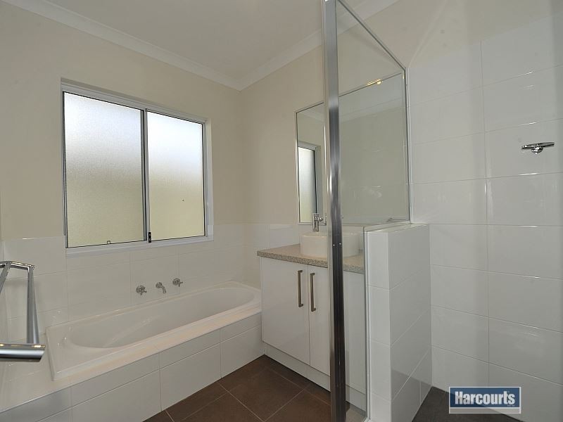 4 Vaucluse Way, Coodanup WA 6210
