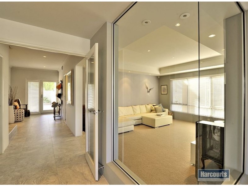 3 Waterlily Drive, Dudley Park WA 6210