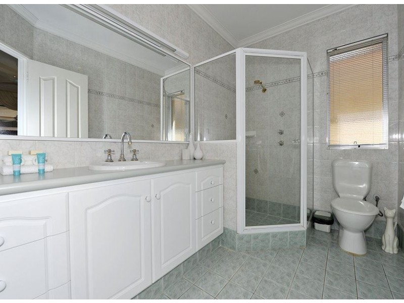 18 Aztec Island Retreat, Halls Head WA 6210