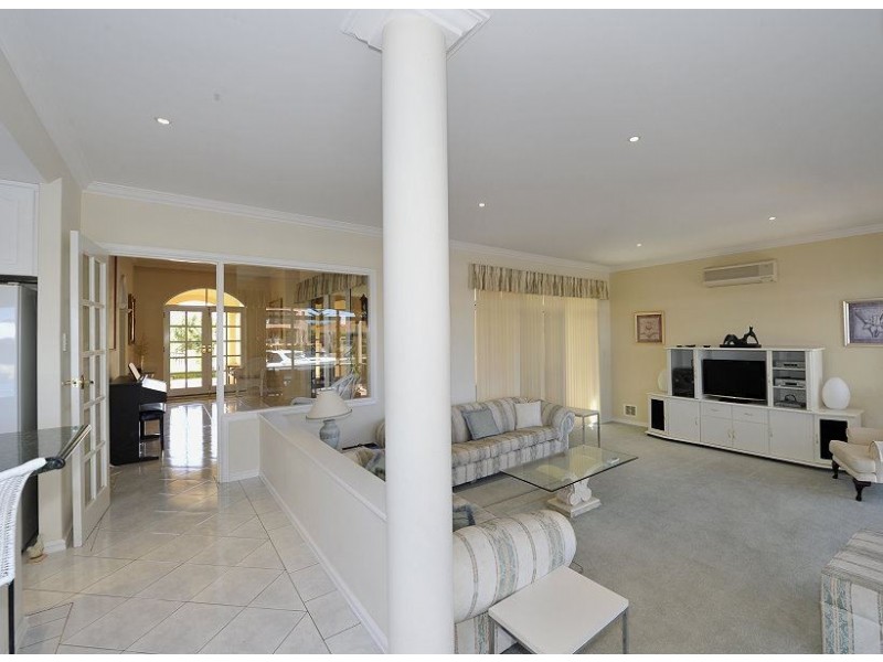 18 Aztec Island Retreat, Halls Head WA 6210