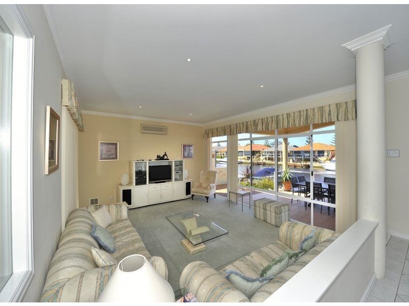 18 Aztec Island Retreat, Halls Head WA 6210