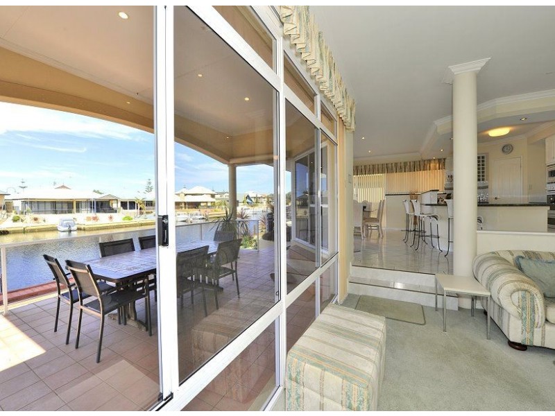 18 Aztec Island Retreat, Halls Head WA 6210