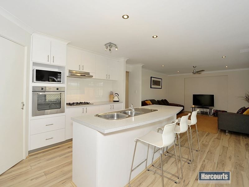 6 Hokitika Drive, Dudley Park WA 6210