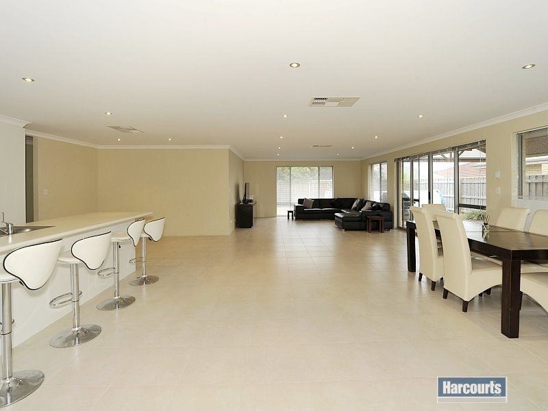 7 Senecio Way, Halls Head WA 6210