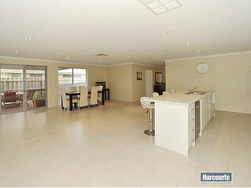 7 Senecio Way, Halls Head WA 6210