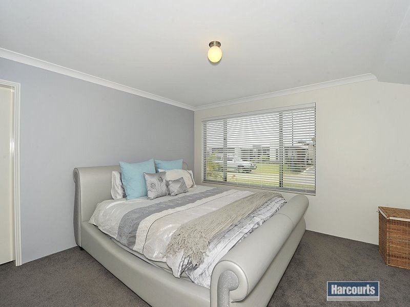 7 Senecio Way, Halls Head WA 6210