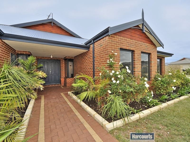 11 Orania Pass, Halls Head WA 6210