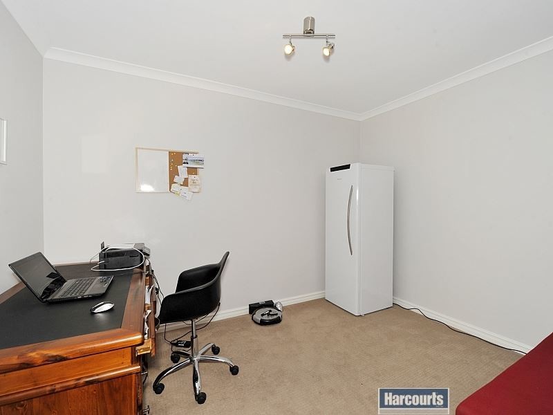 11 Orania Pass, Halls Head WA 6210