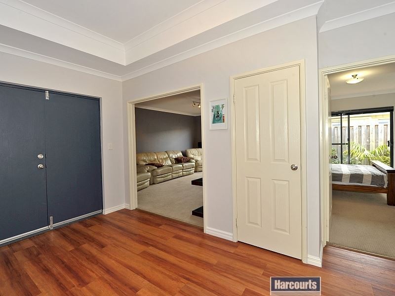 11 Orania Pass, Halls Head WA 6210