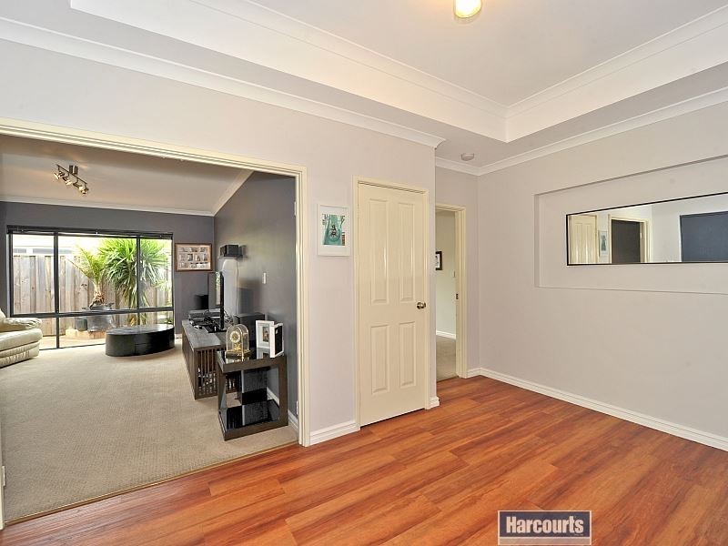 11 Orania Pass, Halls Head WA 6210