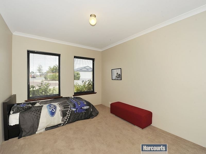 11 Orania Pass, Halls Head WA 6210