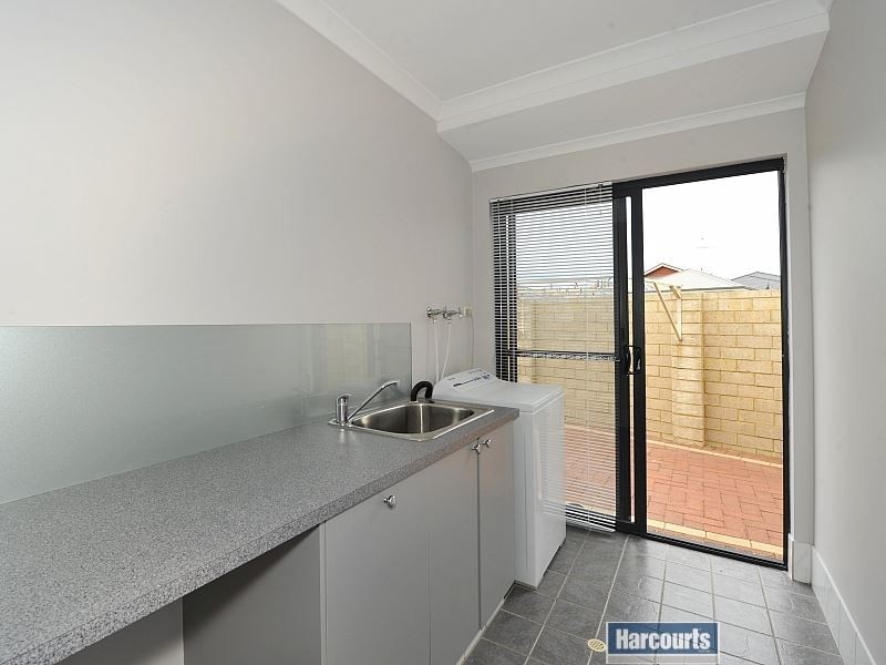 11 Orania Pass, Halls Head WA 6210