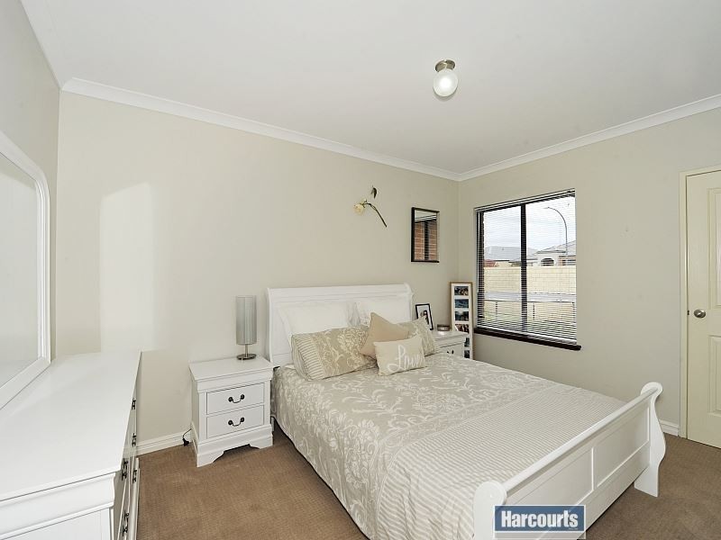 11 Orania Pass, Halls Head WA 6210