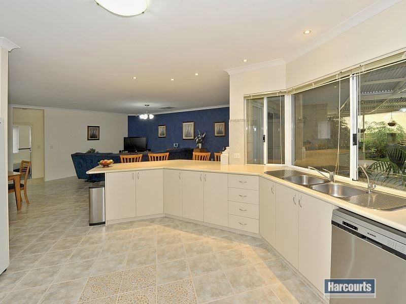 1 Copperfield Close, Greenfields WA 6210