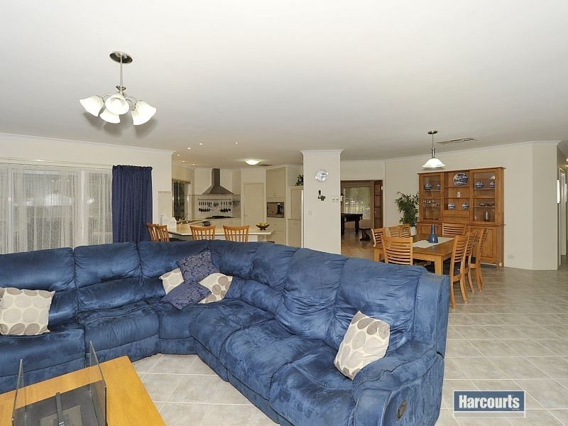 1 Copperfield Close, Greenfields WA 6210