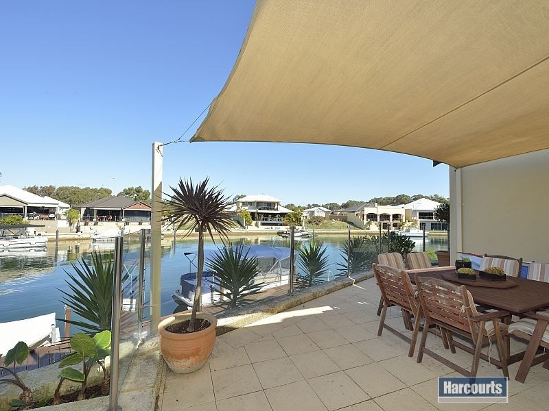 20 Ragamuffin Point, Halls Head WA 6210