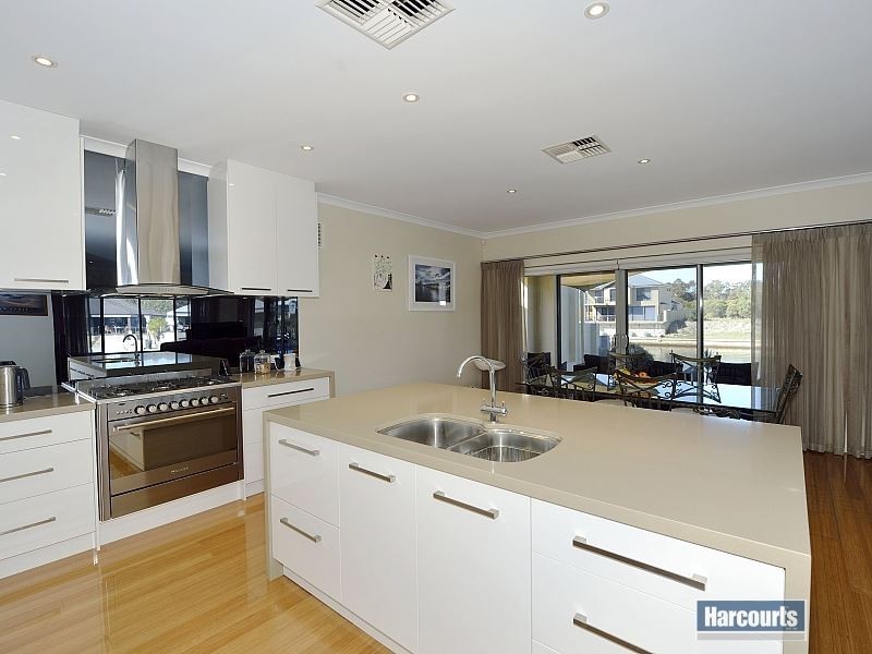 20 Ragamuffin Point, Halls Head WA 6210