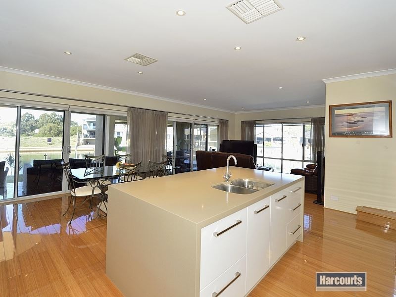 20 Ragamuffin Point, Halls Head WA 6210