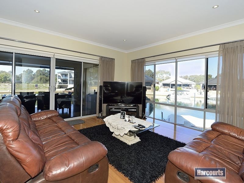 20 Ragamuffin Point, Halls Head WA 6210