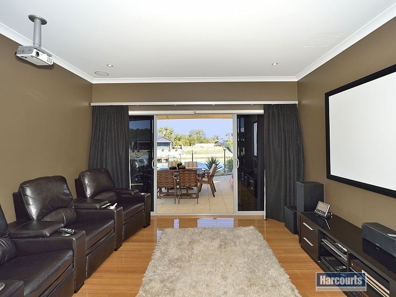 20 Ragamuffin Point, Halls Head WA 6210