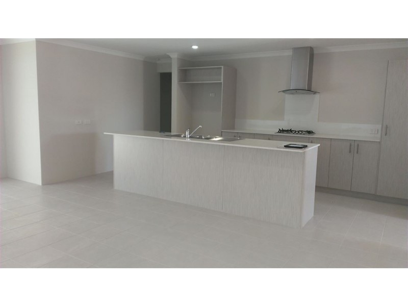 70 Highcliffe Circle, Lakelands WA 6180