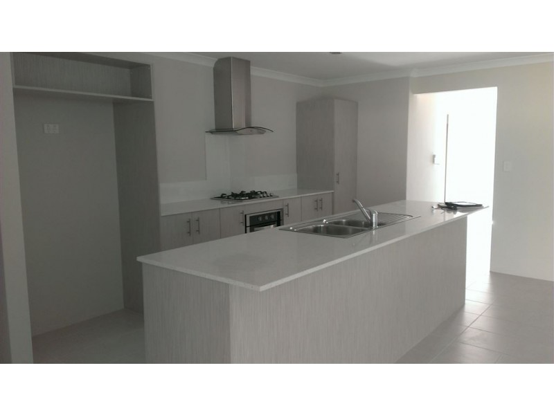 70 Highcliffe Circle, Lakelands WA 6180