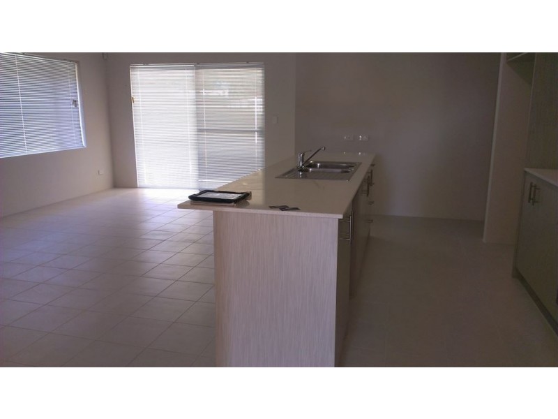 70 Highcliffe Circle, Lakelands WA 6180