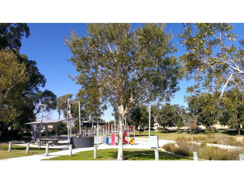 70 Highcliffe Circle, Lakelands WA 6180