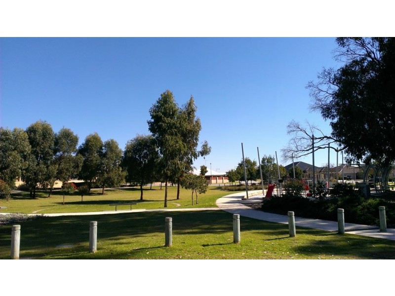 70 Highcliffe Circle, Lakelands WA 6180