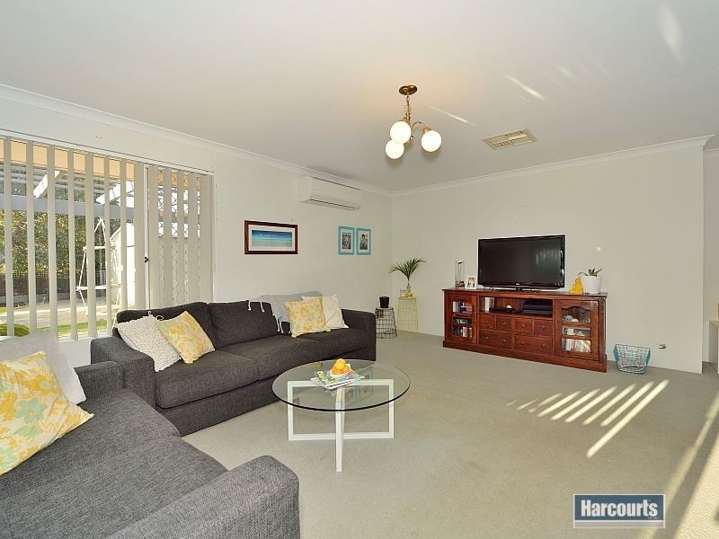 17 Berrigan Row, Halls Head WA 6210