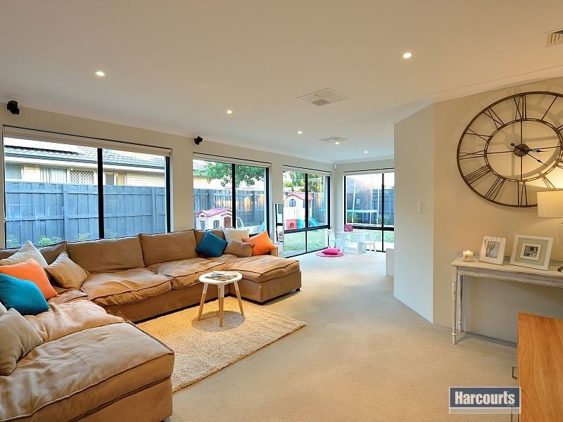 3 Malibu Point, Halls Head WA 6210