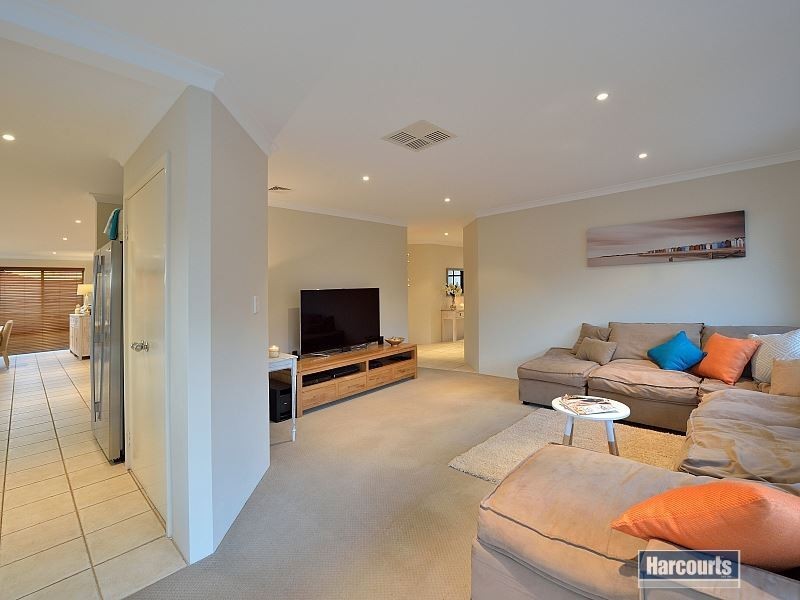 3 Malibu Point, Halls Head WA 6210