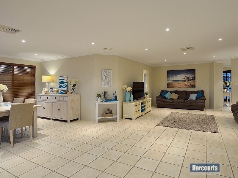 3 Malibu Point, Halls Head WA 6210