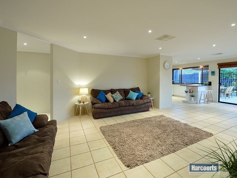 3 Malibu Point, Halls Head WA 6210