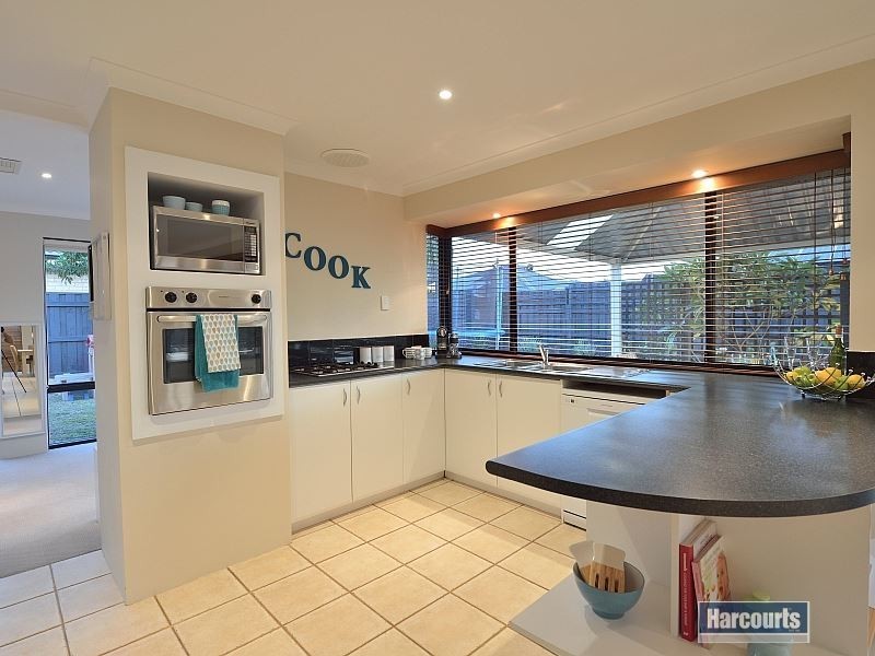 3 Malibu Point, Halls Head WA 6210