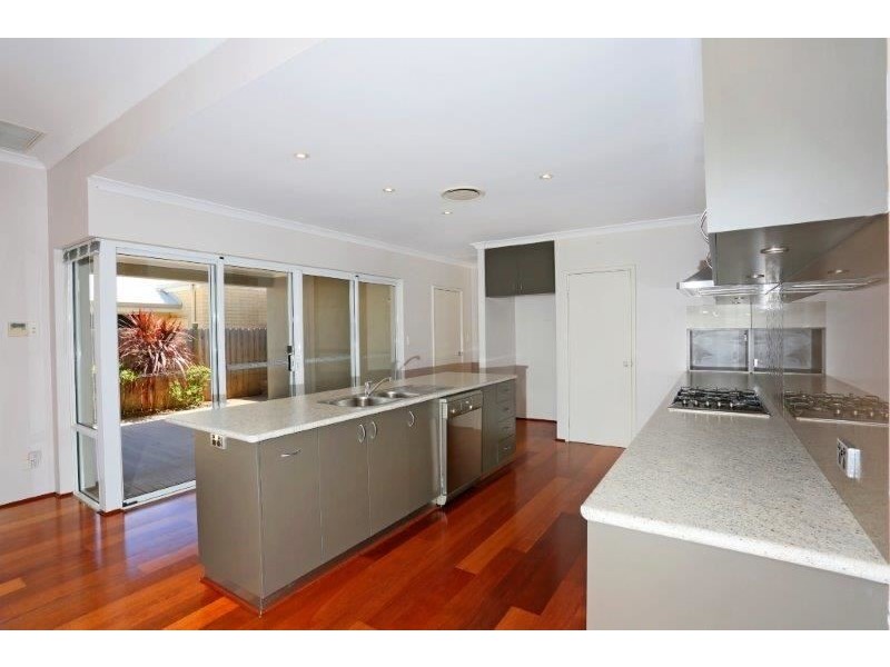 121 Darwin Terrace, Dudley Park WA 6210