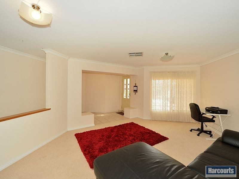 44 Paradise Circuit, Halls Head WA 6210