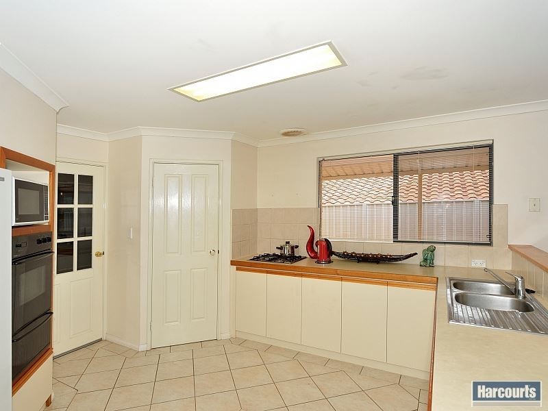 44 Paradise Circuit, Halls Head WA 6210