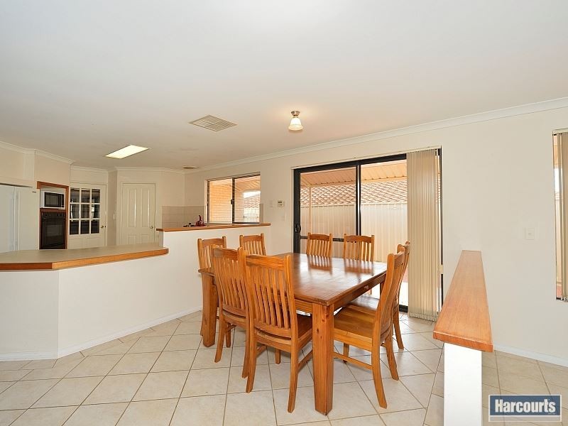 44 Paradise Circuit, Halls Head WA 6210
