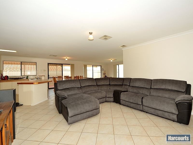 44 Paradise Circuit, Halls Head WA 6210