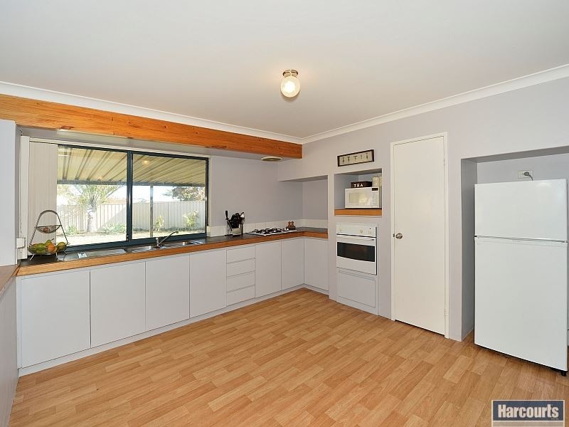 1 Rosebud Place, Halls Head WA 6210