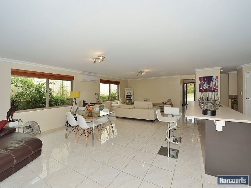 4 Banksiadale Gate, Lakelands WA 6180